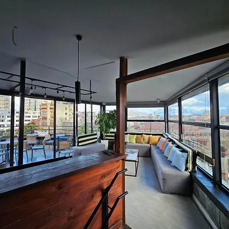 Traveler Rooftop Хостел